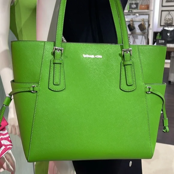 Michael Kors Voyager Large Saffiano Leather Tote Bag
Jangle Green 
NWT - Picture 12 of 16